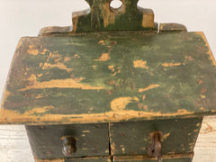 Petit meuble à tiroirs (épices?)