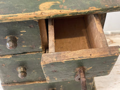 Petit meuble à tiroirs (épices?)