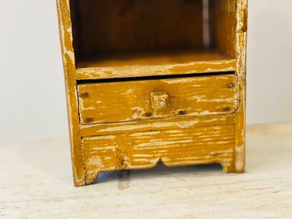 Petit meuble à tiroirs