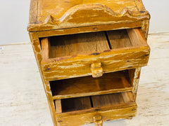 Petit meuble à tiroirs