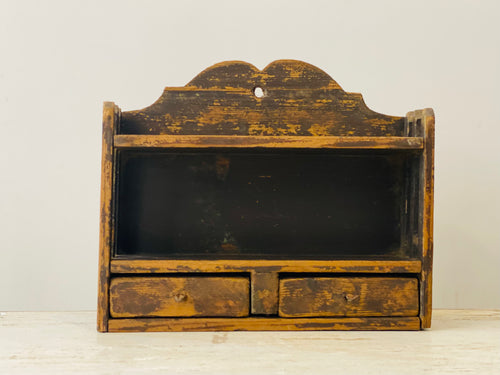 Petit meuble à (faux) tiroirs