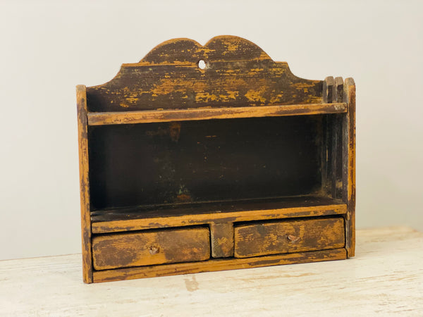Petit meuble à (faux) tiroirs
