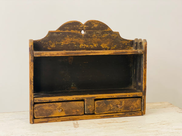 Petit meuble à (faux) tiroirs