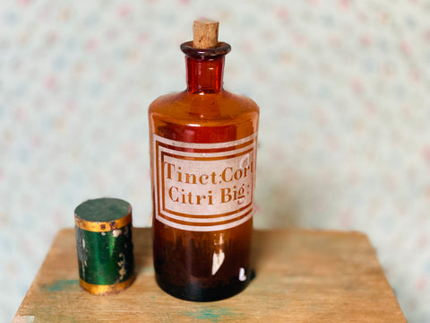 Petit meuble à tiroirs (épices?)