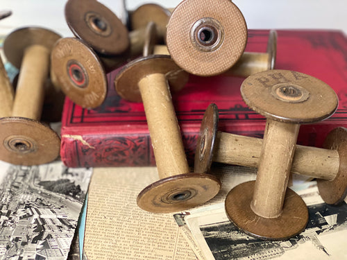 Bobine de filature en bois et carton